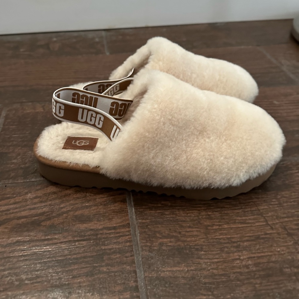Uggs Fluff Yeah Clogs - women’s size 6/EU36